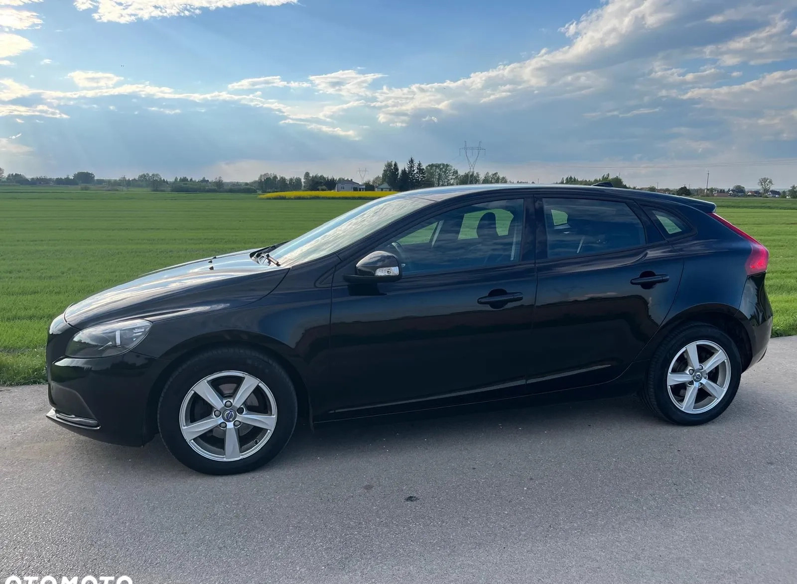 Volvo V40 cena 39900 przebieg: 223000, rok produkcji 2015 z Lublin małe 191